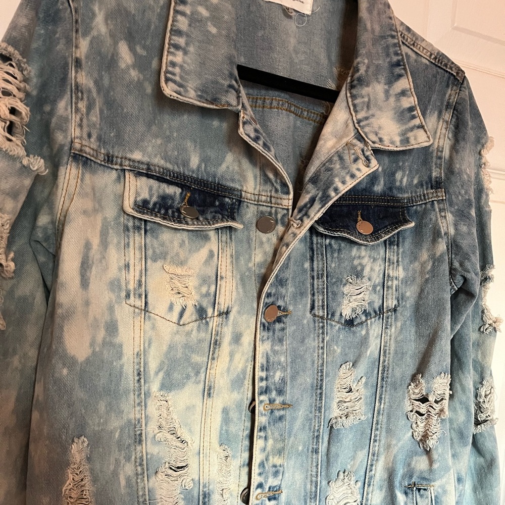 ✨Distressed Oversized Jean Jacket⚡️ - Picture 3 of 4